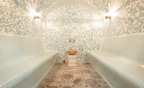 Hotel Mariana Trench
