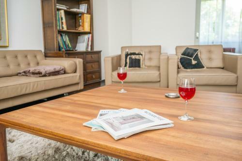 Luxury Apartment In Beautiful Neighborhood