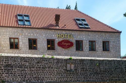 Integra Hotel