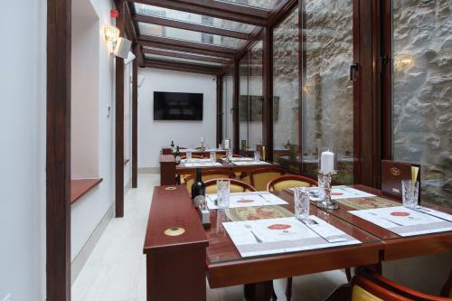 Integra Hotel