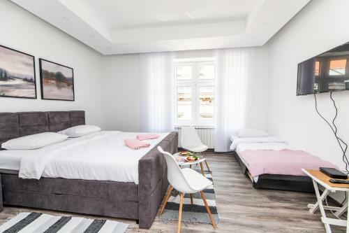 150sqm Apartment With 4 Units! Great For Groups