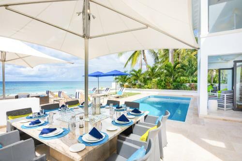 Fitts Villa Sleeps 10 With Pool And Air Con
