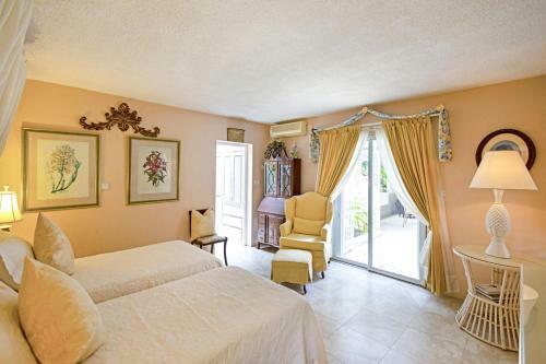 Holders Villa Sleeps 8 With Pool And Air Con