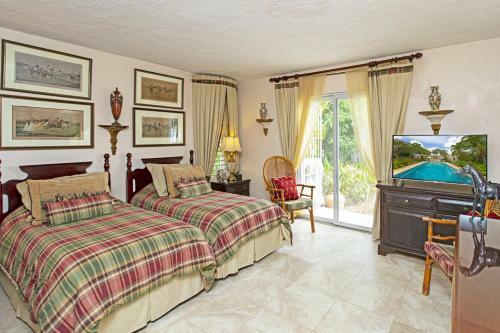 Holders Villa Sleeps 8 With Pool And Air Con