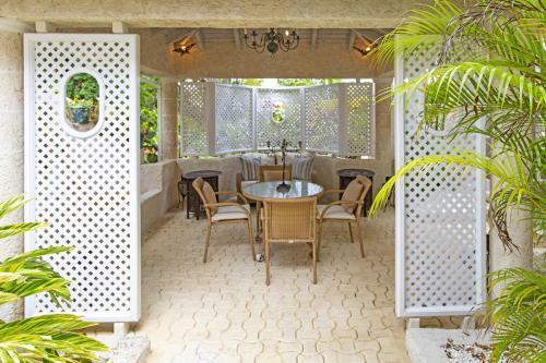 Holders Villa Sleeps 8 With Pool And Air Con