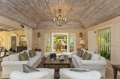 Holders Villa Sleeps 8 With Pool And Air Con