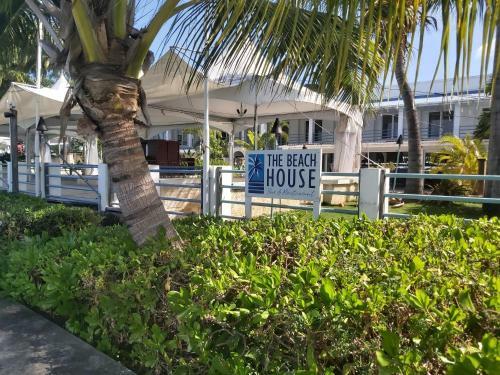 Beach And Pool AC 1bed Room Apartment