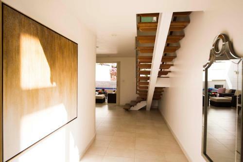 This Lofttownhouse Is Spacious, Flooded With Natural Light