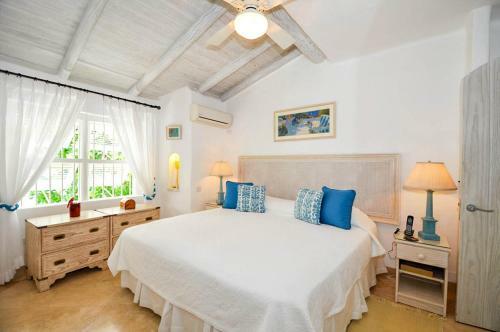 Weston Villa Sleeps 6 With Pool And Air Con
