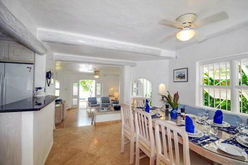 Weston Villa Sleeps 6 With Pool And Air Con