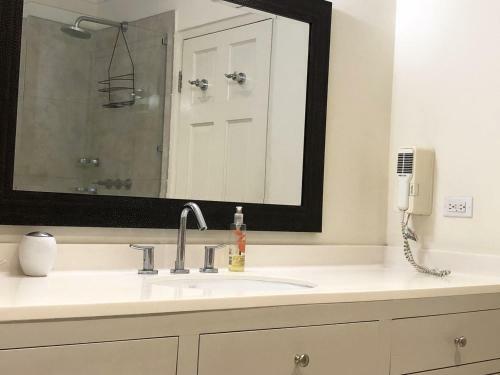 Southwinds Villa Is A Three Bedroom Beach Front Property With A Beautiful Big In