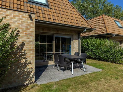 Relaxing Holiday Home In Adinkerke With Fenced Garden