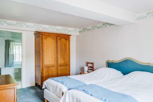 Halloy Chateau Sleeps 35 Wifi
