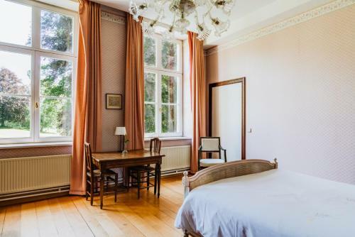 Halloy Chateau Sleeps 35 Wifi