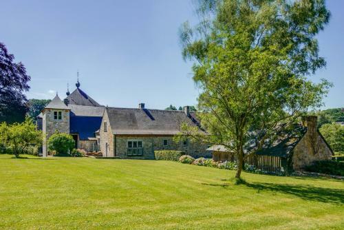 Halloy Chateau Sleeps 35 Wifi