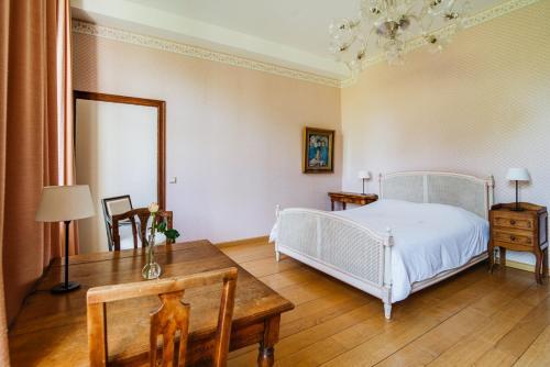 Halloy Chateau Sleeps 35 Wifi