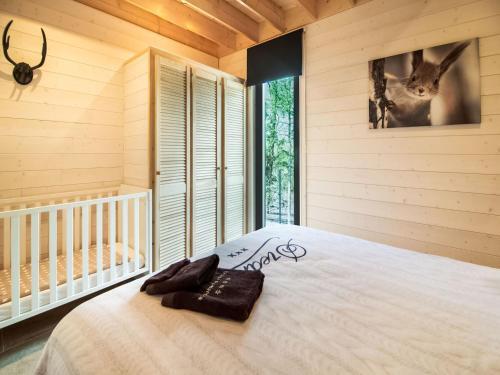 Idyllic Chalet In Biron With 2 Jacuzzis And Sauna