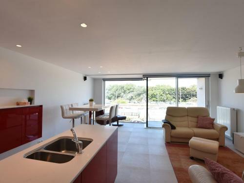 Modern Apartment Bredene With Lift