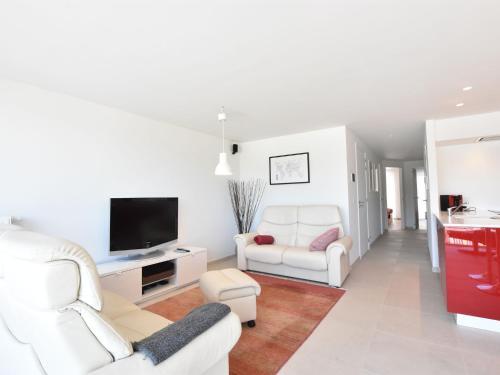 Modern Apartment Bredene With Lift