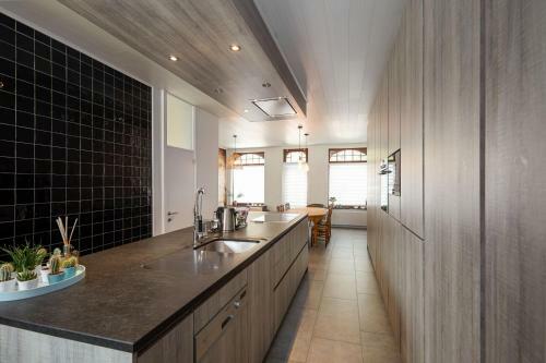 Spacious Villa W/ Big Backyard And Private Parking