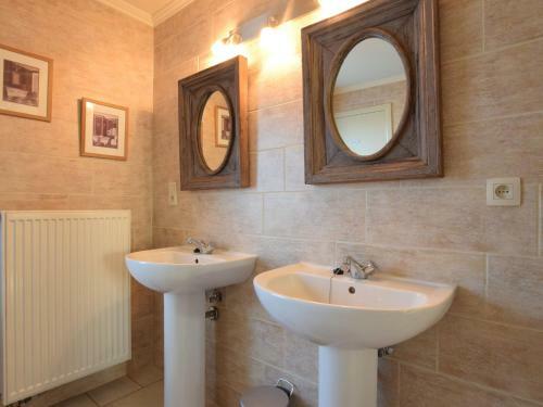 Cosy Holiday Home In Erezee With Barbecue