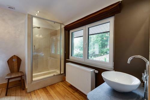 La Villa Des Sources � 500 M�tres Du Circuit