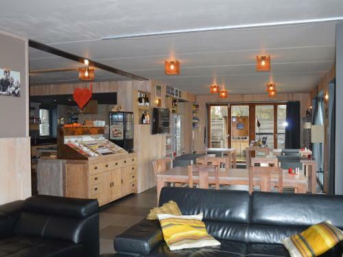 Enticing Holiday Home In Heyd Durbuy With Swimming Pool