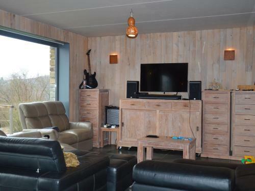 Enticing Holiday Home In Heyd Durbuy With Swimming Pool
