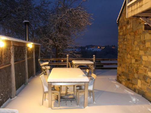 Enticing Holiday Home In Heyd Durbuy With Swimming Pool