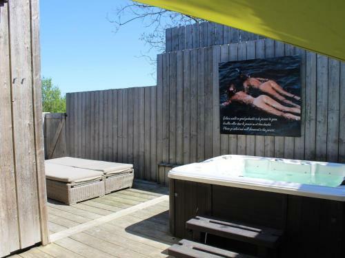 Enticing Holiday Home In Heyd Durbuy With Swimming Pool