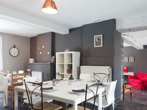 Beautiful Bungalow In Gerin With Terrace