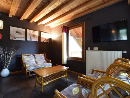 Cosy Holiday Home In Rendeux With Jacuzzi