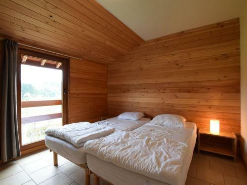 Cosy Holiday Home In Rendeux With Jacuzzi