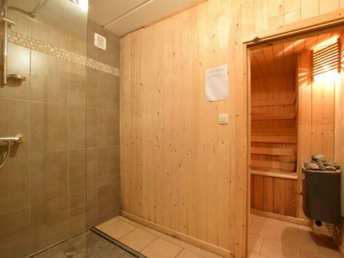 Cosy Holiday Home In Rendeux With Jacuzzi