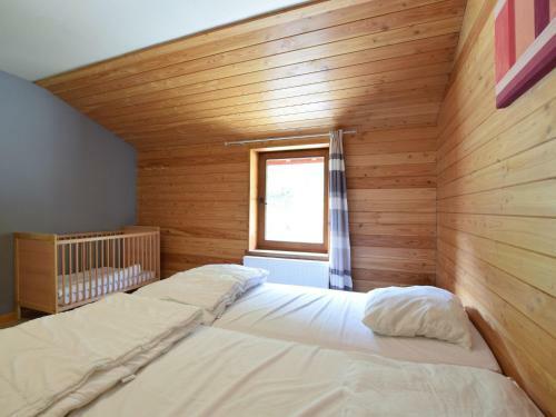 Cosy Holiday Home In Rendeux With Jacuzzi