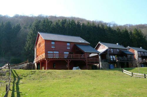 Cosy Holiday Home In Rendeux With Jacuzzi