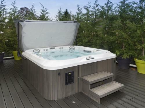 Charming Holiday Home In Luik With Terrace