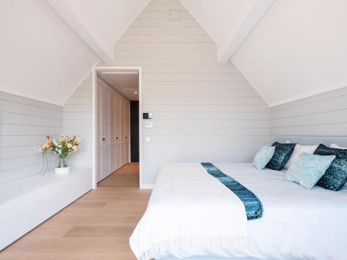 Charming Holiday Home In Luik With Terrace