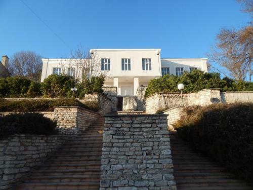 Akroza Hotel