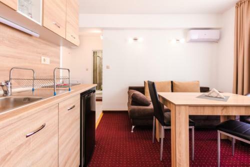 Hostal Guest House Theona