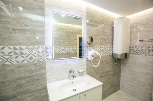 Hostal B&d Apartments Delux, New