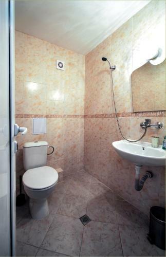 Hostal Best Rest Guest Rooms