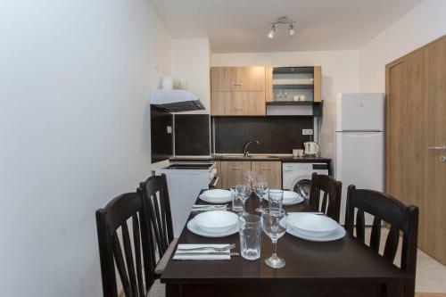 Modern And Bright Apartments Near Center - Free Parking