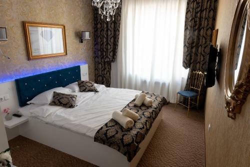 Antiques & Gold Boutique Hotel