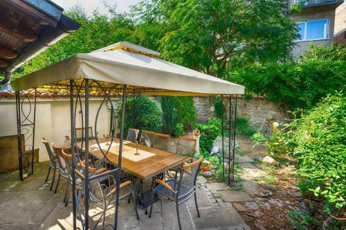 Hostal Chamurkov City House & Garden