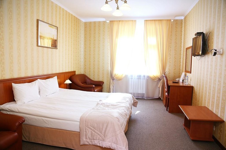 Lomonosov Hotel