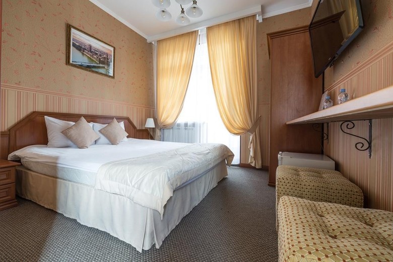 Lomonosov Hotel
