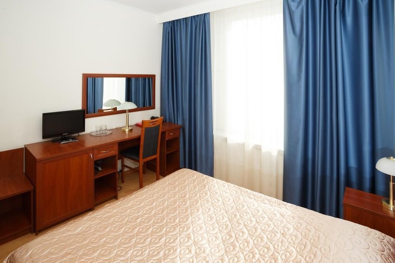 Yunost Hotel