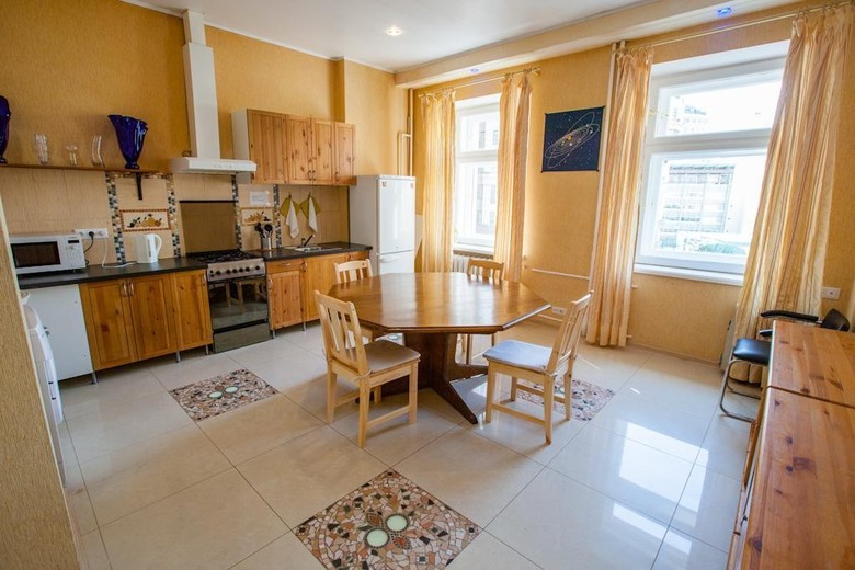 Noviy Arbat Hotel