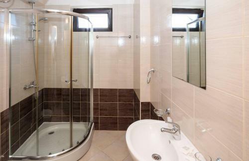 Seaside Garden 2 Bedroom Apartment For 4+1 Pax